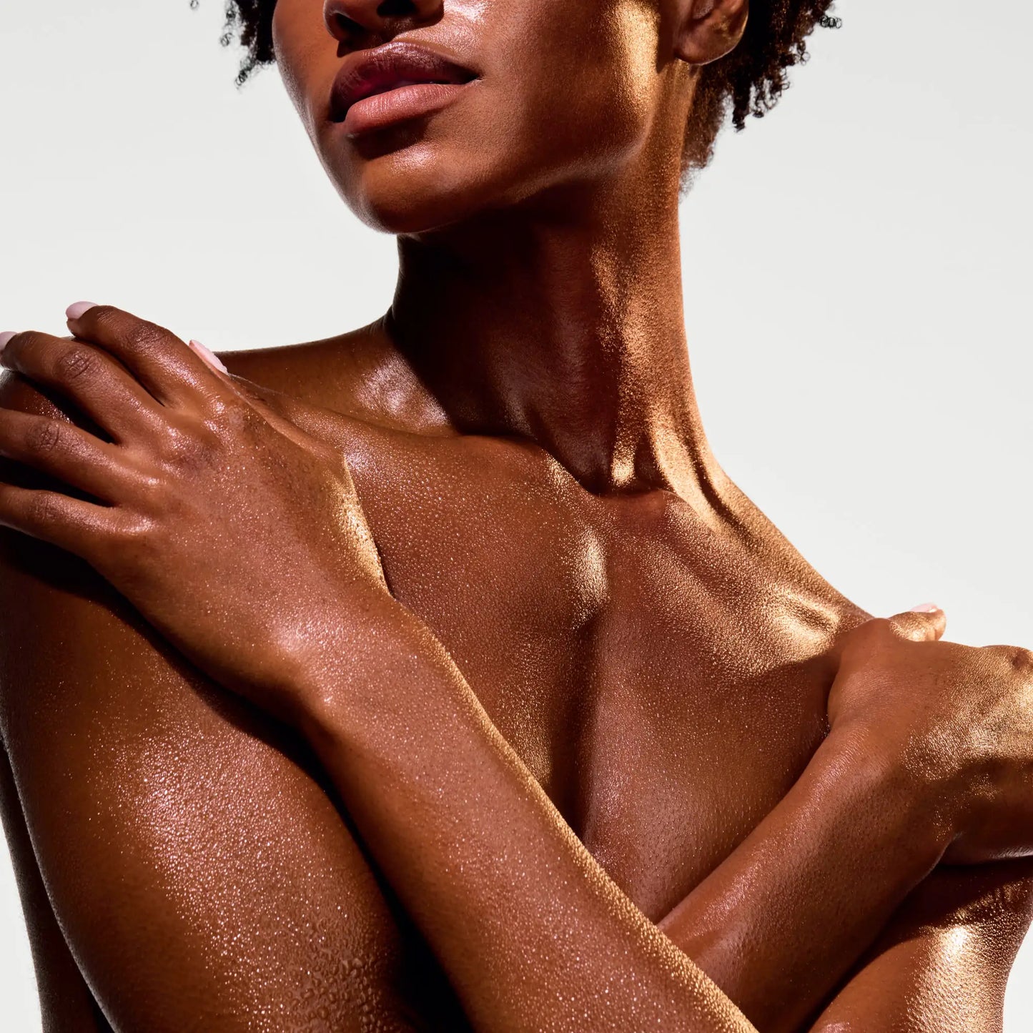 the-glow-getter-multi-oil-body-scrub-r5 NATR-40028-Alt-Image-The_Glow_Getter_Multi-Oil_Body_Scrub-06_1.webp